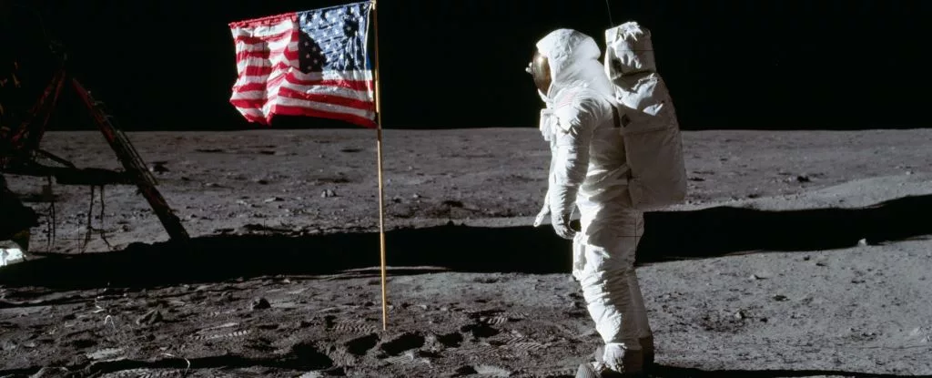 lua astronauta buzz aldrin flag jpg.webp