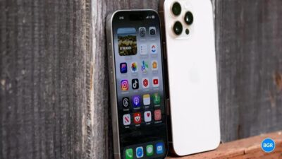 A palavra chave com base no artigo fornecido é "iPhone 19 com display sem bordas".