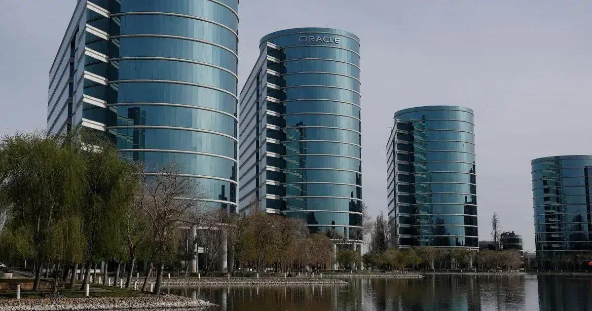 Oracle valoriza 36% e Larry Ellison empata com Elon Musk como o mais rico do mundo