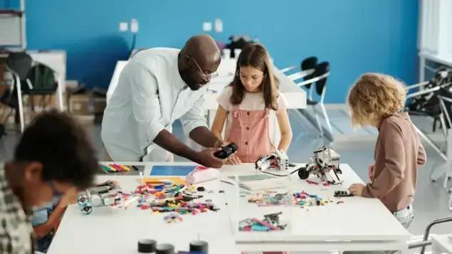 Rede de escolas pró-IA e contra temas de diversidade é aposta de Bill Ackman