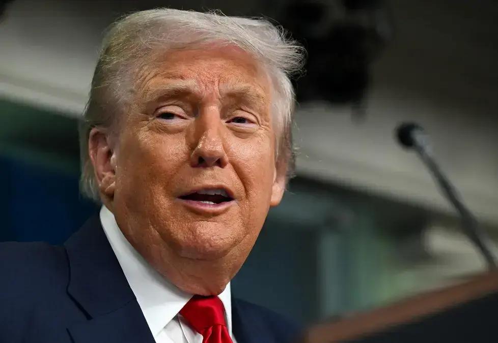 Trump defende corte de juros e tarifas mútuas como chave para a prosperidade dos EUA