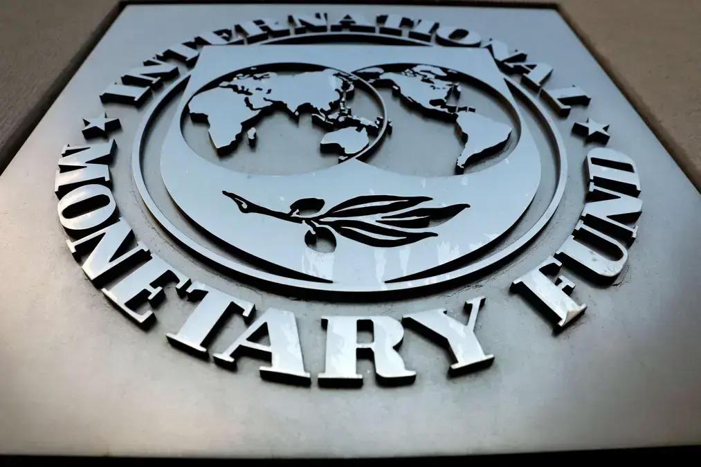 FMI alerta sobre pressão na economia dos EUA e riscos de inflação