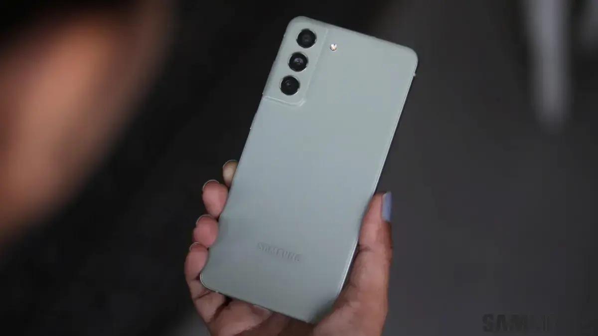Galaxy S25 FE traz redução das bordas para visual mais moderno
