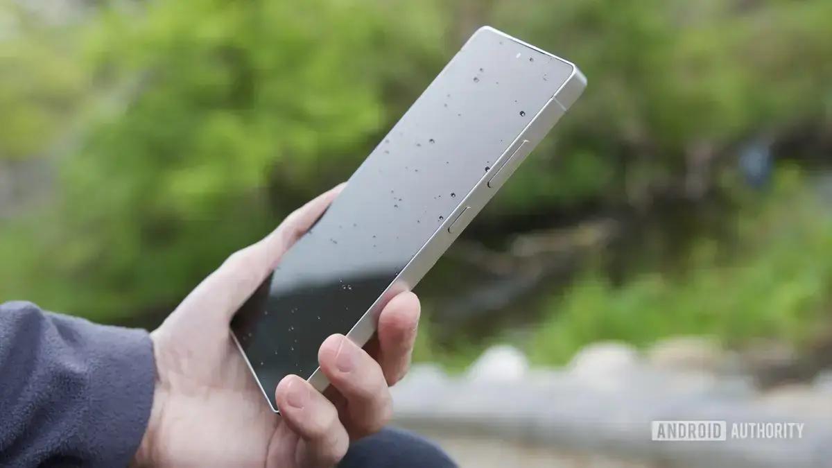 Galaxy S26 Ultra mantém carregamento de 45W e gera frustração entre fãs