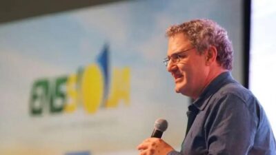 Brasil deve investir em agricultura como a China, diz Marcos Jank