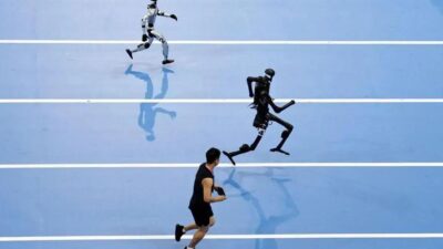 Na Olimpíada de Robôs na China, máquinas competem em esportes e enfrentam desafios reais