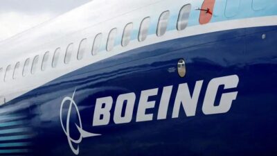 Boeing é multada em US$ 3,1 mi nos EUA por falhas em porta de aeronave