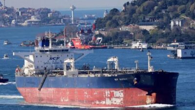 Preços do petróleo sobem após ataque a porto russo, mas demanda nos EUA preocupa