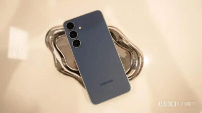 Samsung Galaxy S25 FE oferece upgrade gratuito de armazenamento e gift card, mas promoção não é válida no Brasil