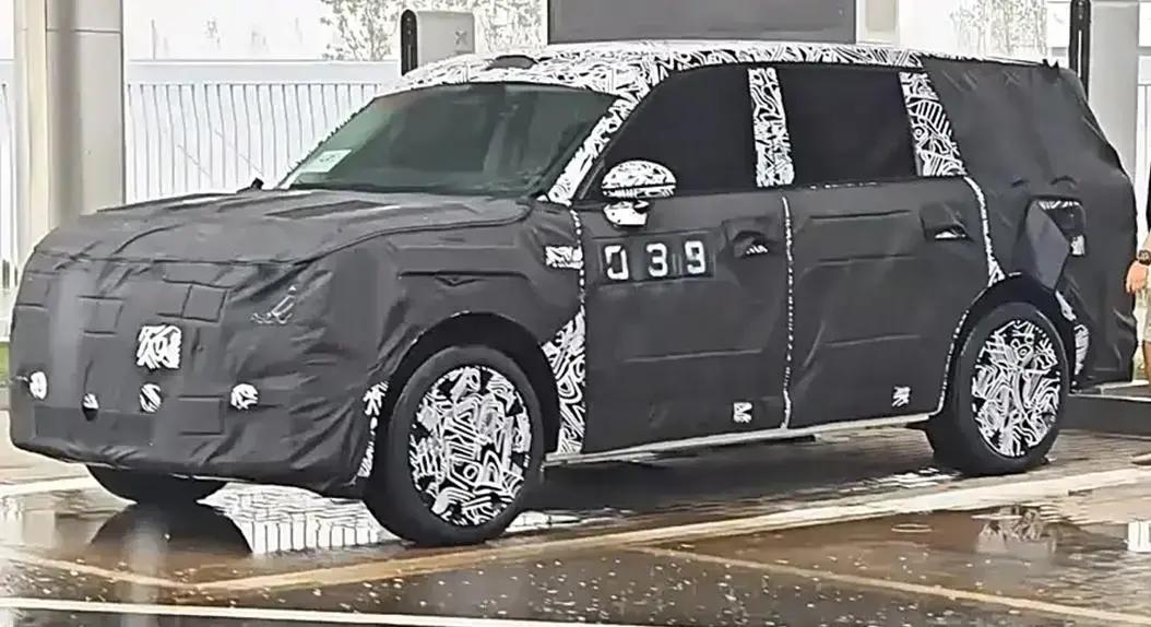 Fotos revelam tamanho imponente do SUV Xiaomi Kunlun em comparação ao YU7