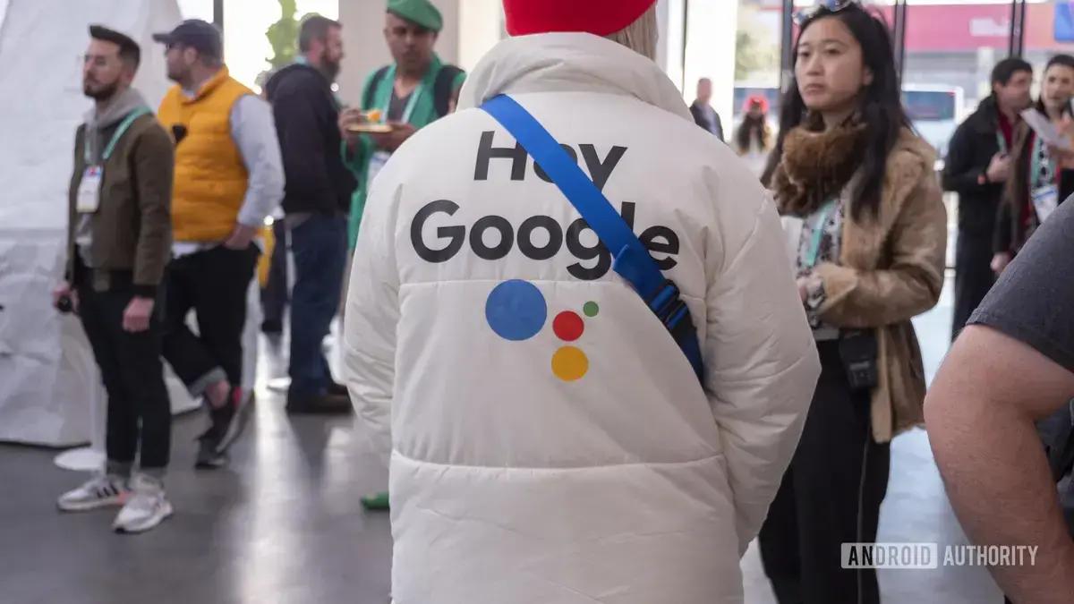 Novo gesto no Pixel Watch 4 substitui o comando "Ok Google" para ativar assistente virtual