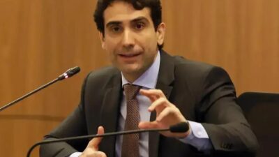 Galípolo alerta: Banco Central mantém política restritiva diante da inflação fora da meta
