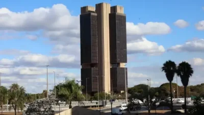 Estoque total de crédito no Brasil cresce 0,9% em outubro e alcança R$ 6,914 trilhões