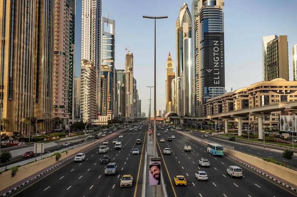 Dubai usa IA para identificar infrações de trânsito com câmeras inteligentes
