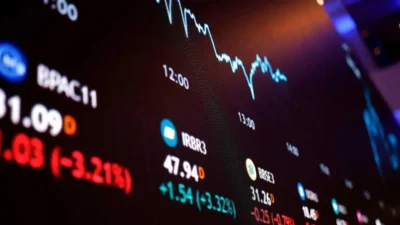 Ibovespa fecha a semana influenciado por indicadores econômicos globais