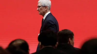 Apple planeja saída do CEO Tim Cook em 2025 com sucessão em andamento
